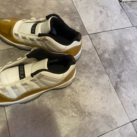 Retro 12 white and gold size 5y - Picture 2 of 7